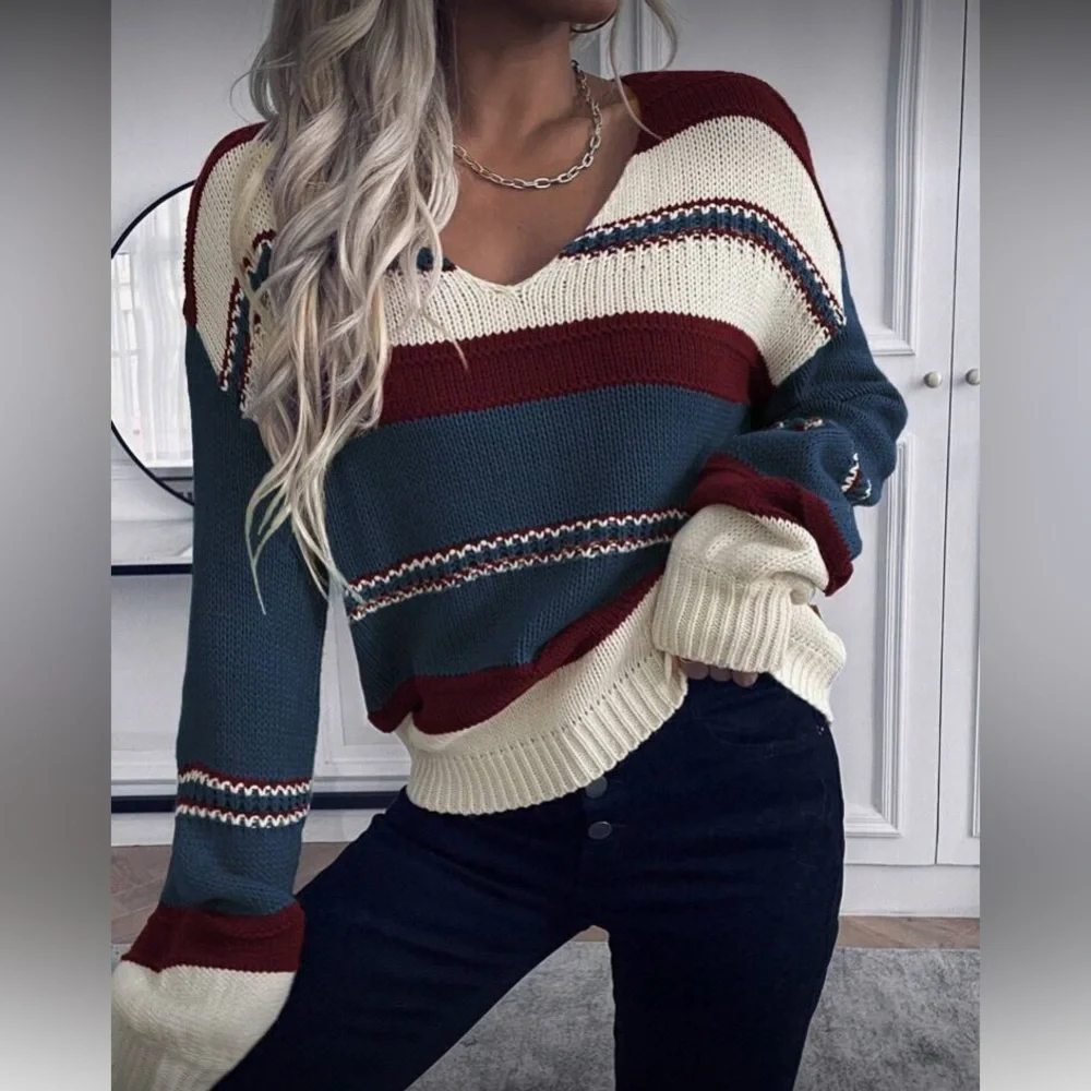 Cozy V neck stripes sweater